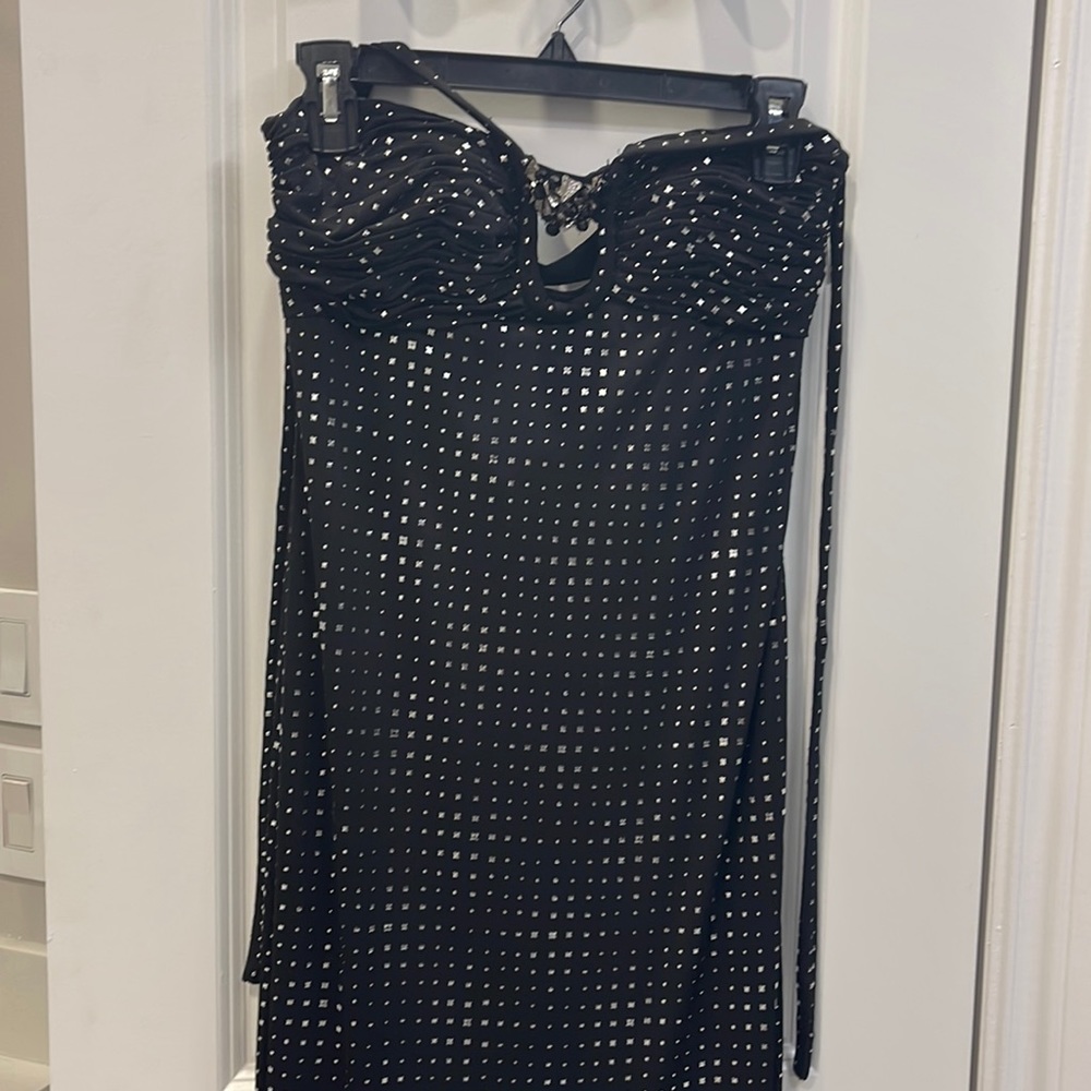 BRAND NEW LINED GOWN WITH JEWEL ACCENTS / STRAPLESS WITH TIE AROUND NECK STRAPS